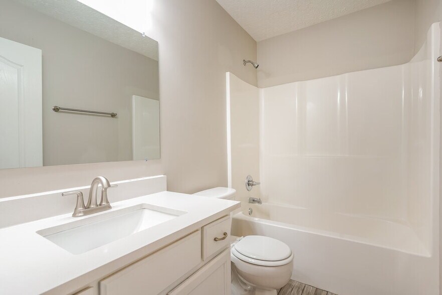 Building Photo - 1632 Beaconcrest Cir