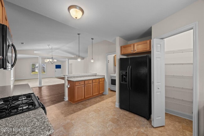 Building Photo - 408 Elsmore Dr