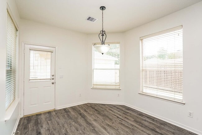 Building Photo - 12802 Magnolia Leaf St