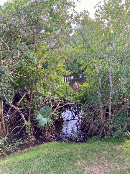 Building Photo - 950 S Kanner Hwy