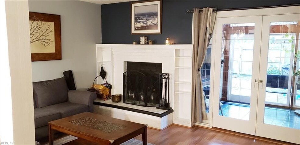 Fireplace Family Room - 4763 Greenlaw Dr