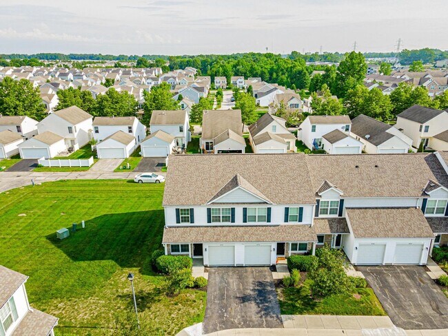 Building Photo - Townes of West Albany