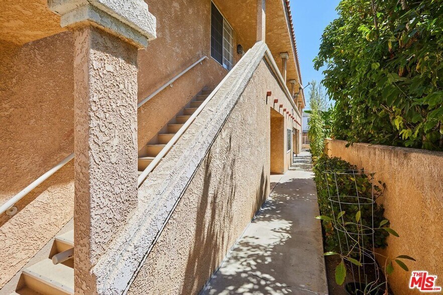 Building Photo - 3822 Bentley Ave