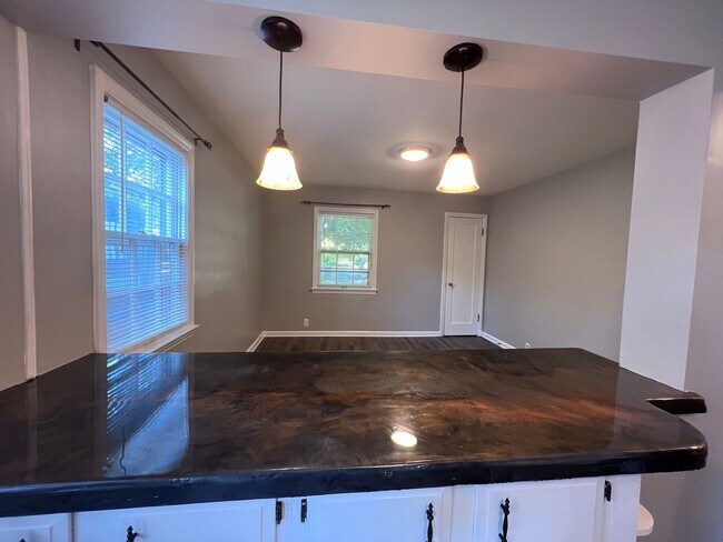 Building Photo - Recently Updated 2 Bedroom Home with Fence...