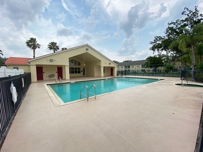 Building Photo - 2810 Club Cortile Cir