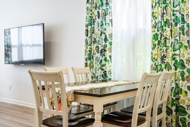 Building Photo - 110 Sugar Cane