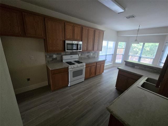 Building Photo - 8405 Luzerne Dr