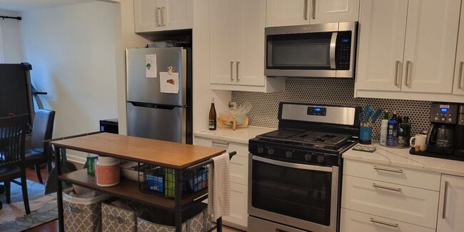 Building Photo - 2 bed 1 bath condo for rent in Gaithersburg