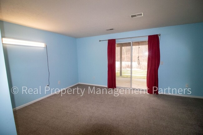 Building Photo - Forest Hills 3 Bed Townhome with Garage, Pond View and Some Utilities Included