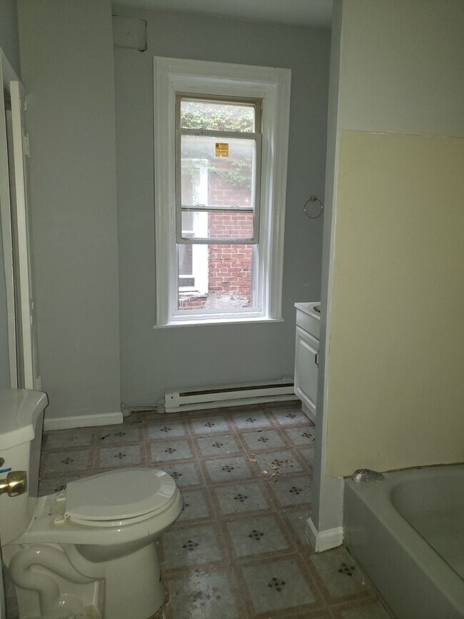 Building Photo - 4522 N Broad St