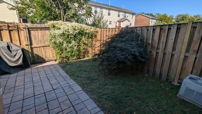 Building Photo - 138 Parkside Dr