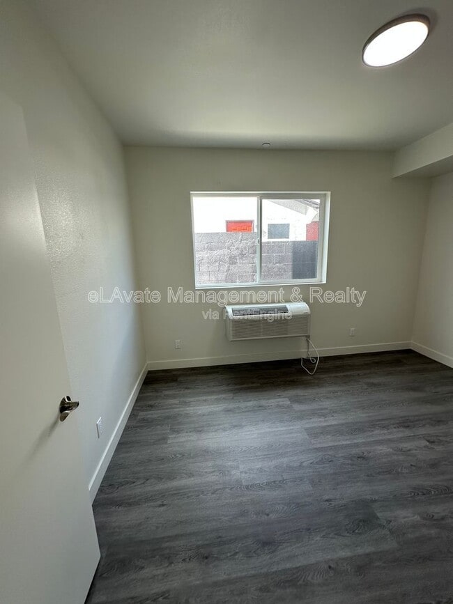 Building Photo - 226 W 87th St