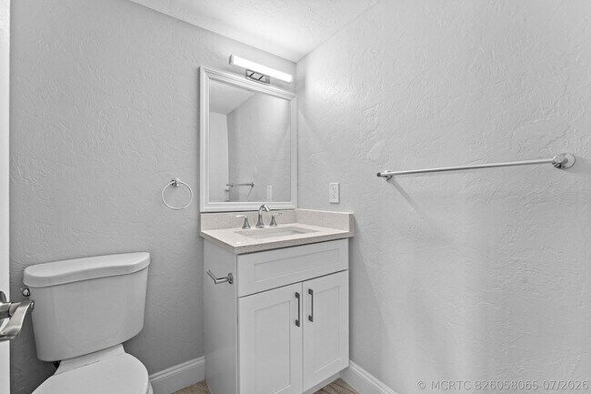 Building Photo - 1866 Fairview Villas Dr