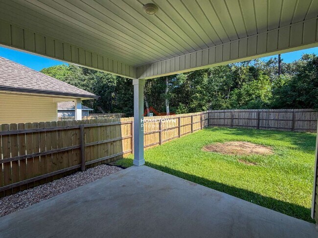 Building Photo - 220 Camellia Dr