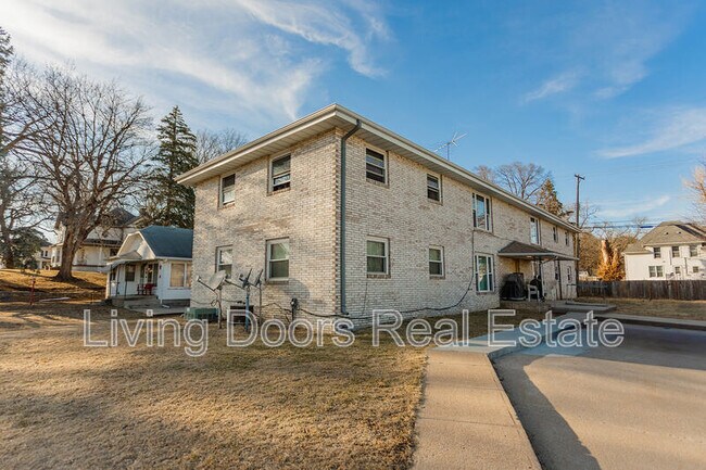 Building Photo - 402 W Eldora Ave