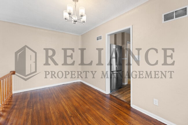 Building Photo - 2318 E Mesita St