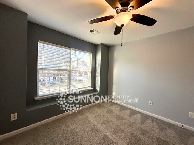 Building Photo - Updated 2 Bedroom Ballantyne Townhome