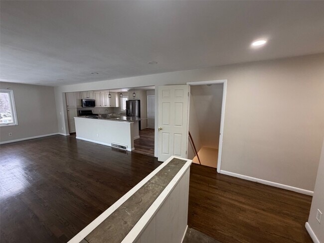 Building Photo - 17 Dover Dr