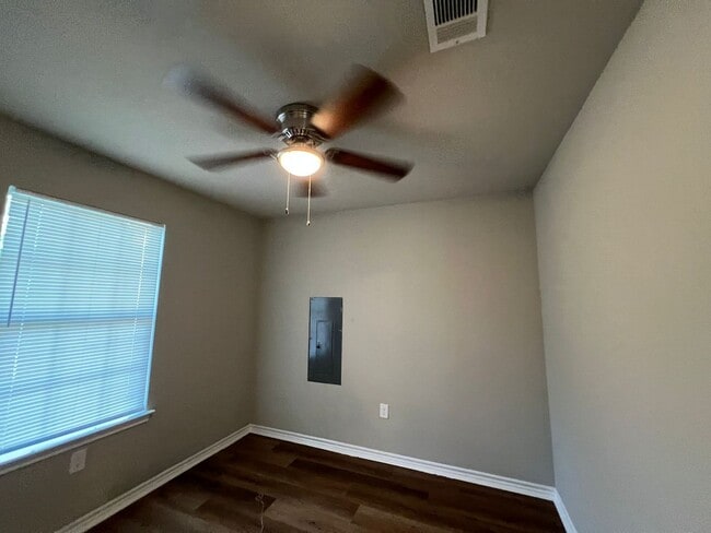 Building Photo - Cute 2 Bed / 1 bath home in Beaumont! Move...