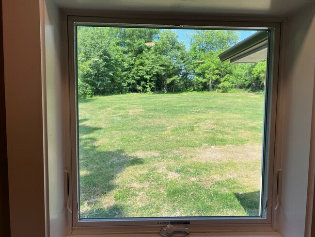 Building Photo - "Character Revived" Etowah Home and Guest ...