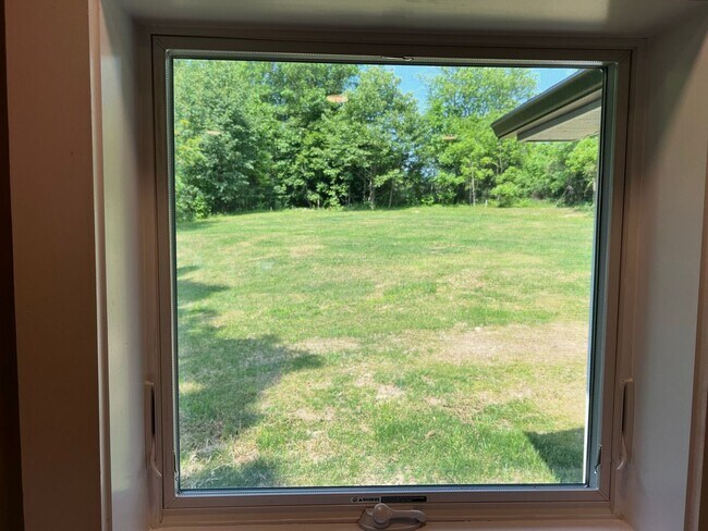 Building Photo - "Character Revived" Etowah Home and Guest House