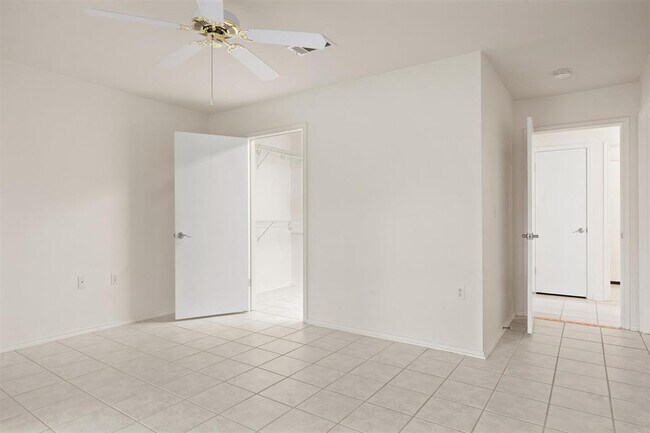 Building Photo - 120 Plover Pass