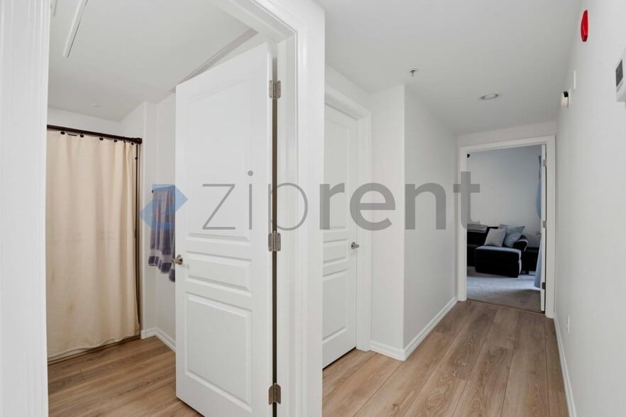 Building Photo - Unit 1167