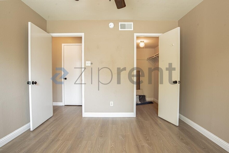 Building Photo - Unit A