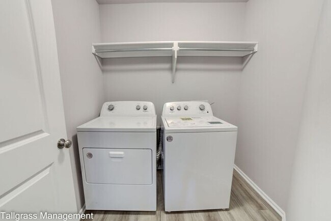 Building Photo - Beautiful 4/2.5/2 in Sand Springs!