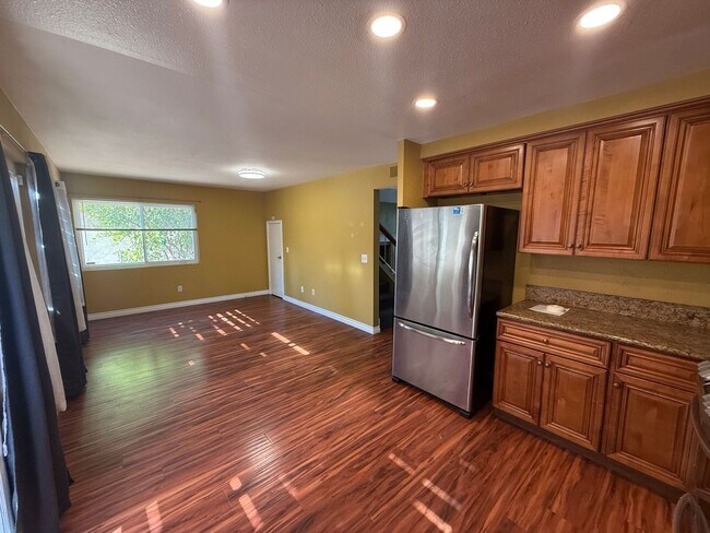 Building Photo - Gorgeous and Upgraded 4 Bed, 2.5 Bath Two-Story in Villa Portofino!