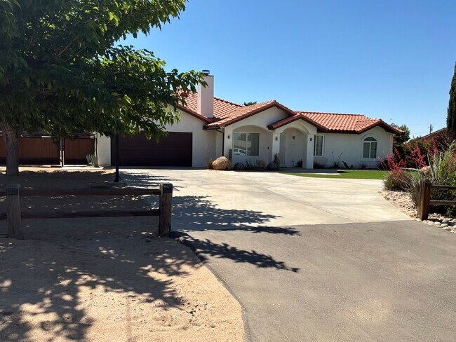 Building Photo - 7518 Redwood Ave