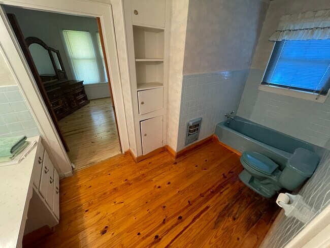 Building Photo - 120 Carthel St