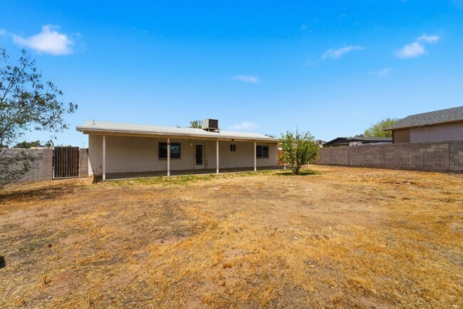 Building Photo - Discover this beautifully renovated 3-bedroom, 2-bath home in Mesa, AZ!