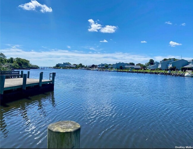 Building Photo - 250 Fair Harbor Dr