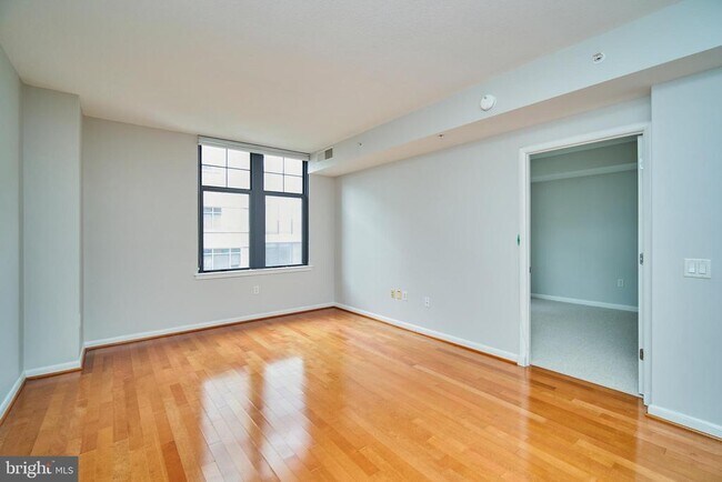 Building Photo - 1021 N Garfield St