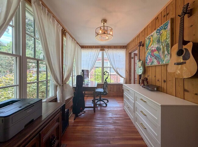 Building Photo - Luxury Historic Home Near UF | Fully Renovated 3BR/2BA with Private Yard & Premium Finishes