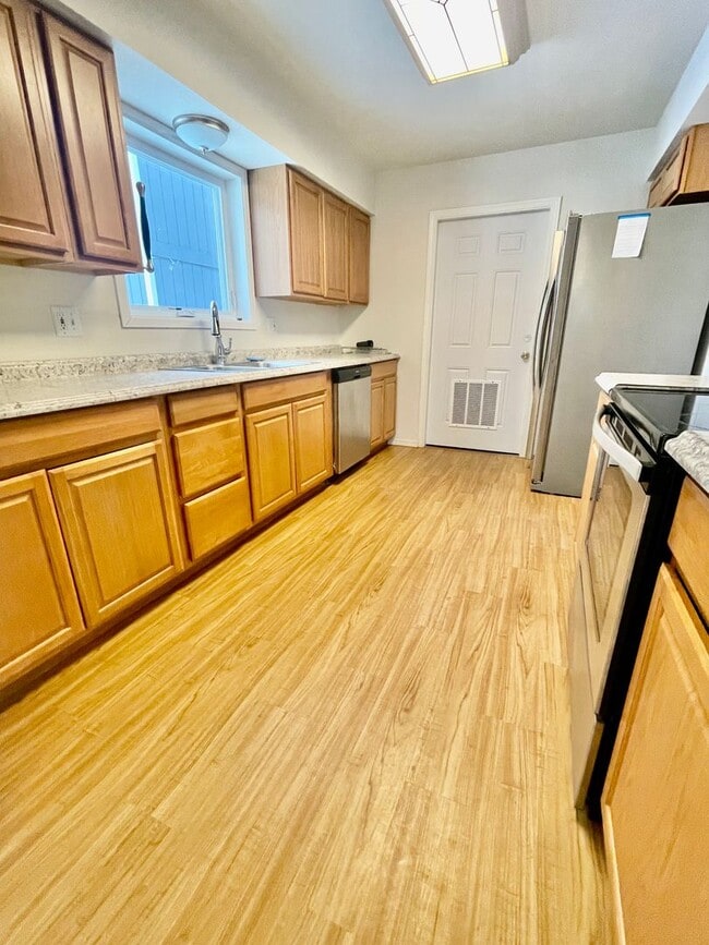 Building Photo - 3 Bd Home for Rent in Fairbanks!