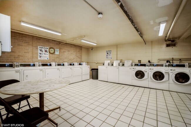 Building Photo - 10353 Dearlove Rd