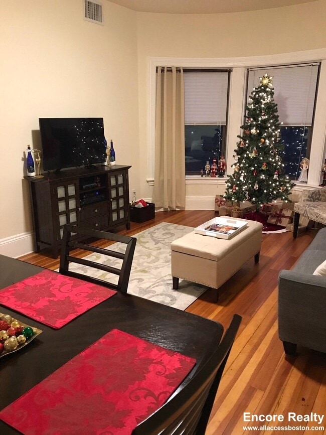 Building Photo - 1463 Beacon St