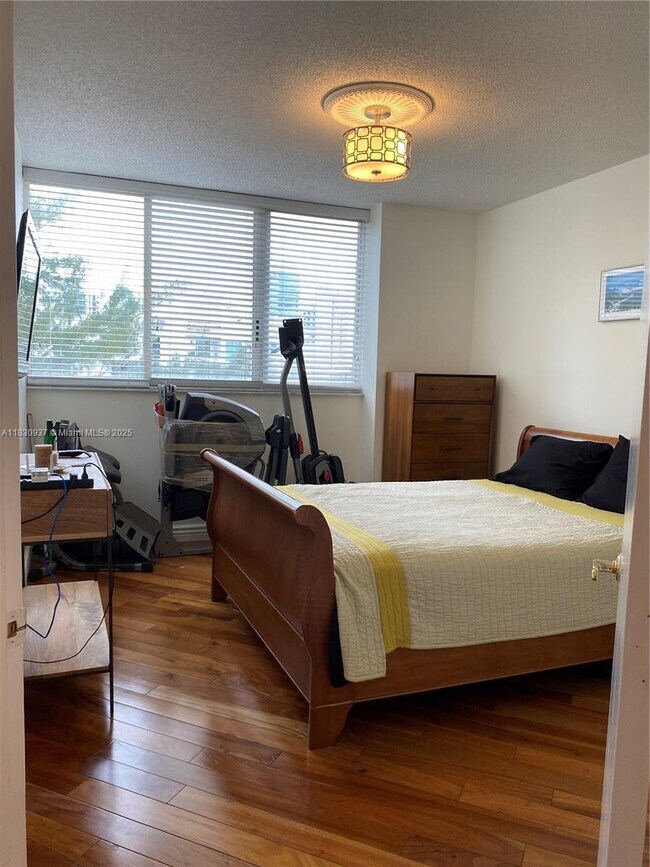 Building Photo - 6422 Collins Ave