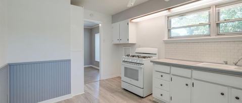 Building Photo - 2442 Oates Dr