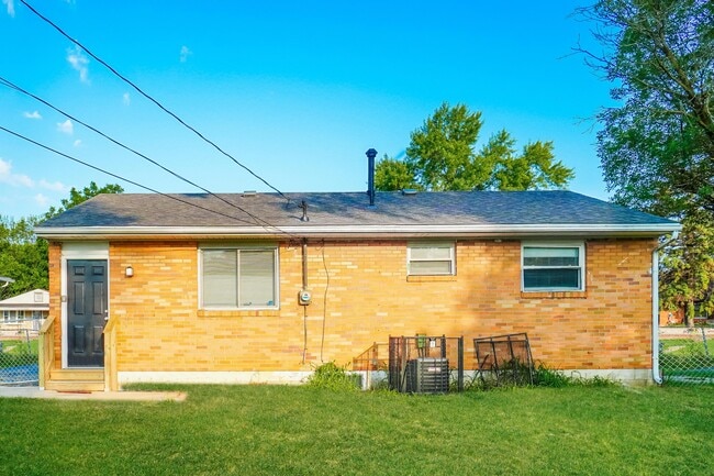 Building Photo - 2722 Key Pl