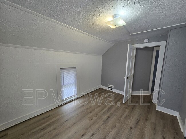 Building Photo - 716 Fowler St