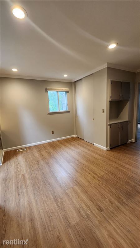 Building Photo - 3163 Burbank Dr
