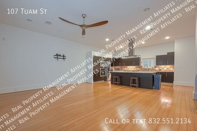 Building Photo - 107 Tuam St
