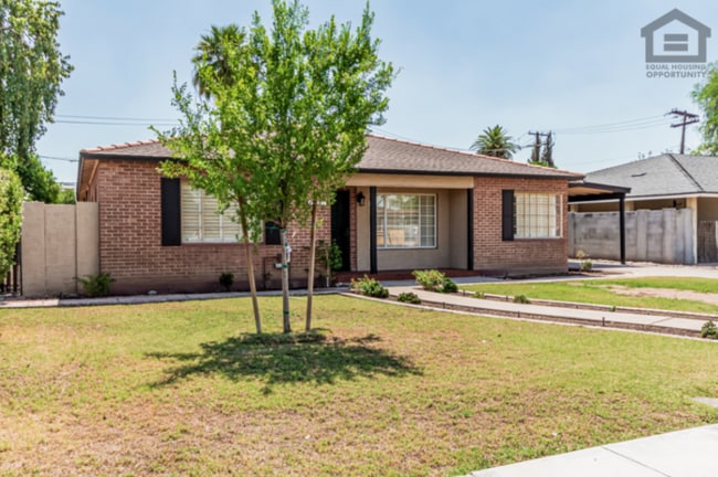 Building Photo - 3Bed/3Bath House at Thomas/7th Ave! Ready for Immediate Move-In! -- NO HOA! FULLY REMODELED!