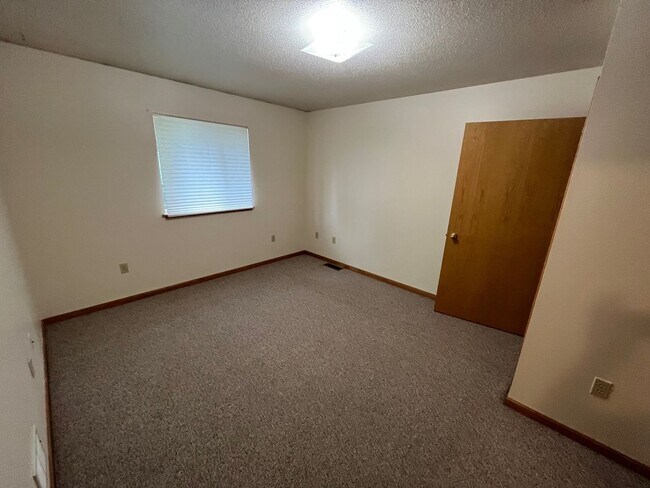 Building Photo - 629 29th Ave NE