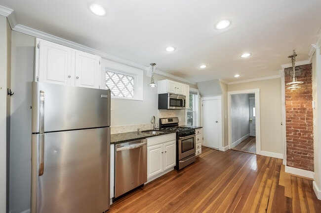 Building Photo - 244 Sycamore St