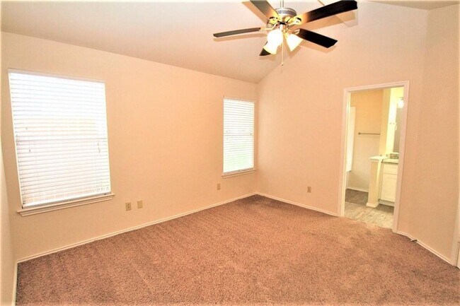 Building Photo - 605 Elder Way