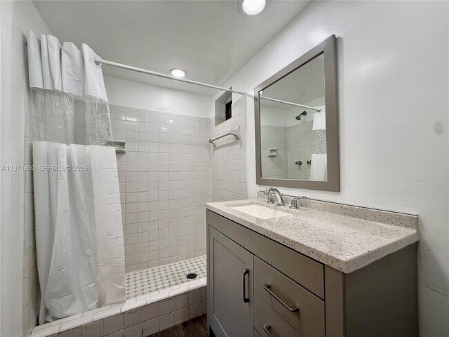 Building Photo - 2101 NE 51st St